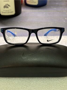 KIDS NIKE EYE GLASSES WITH ORIGINAL CASE AND TAGS NWT.